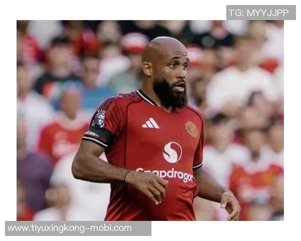 曼联旧将感叹姆伯莫阿玛德离队后右路防线崩溃局面